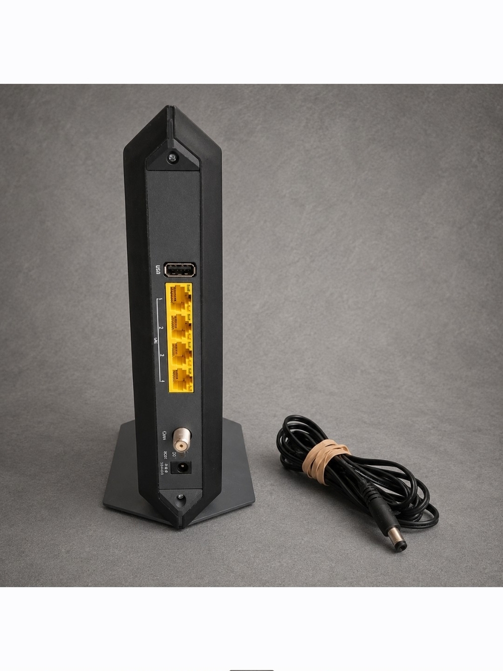 NETGEAR Black Cable Modem/Router with Power Adapter - Picture 2 of 3